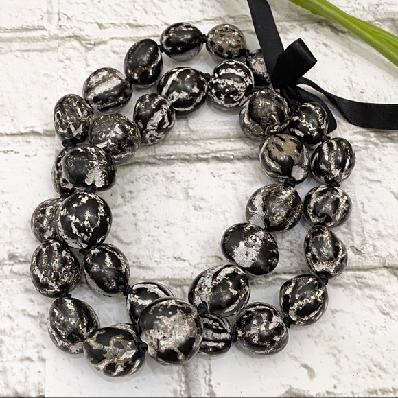 Kukui Nut HAWAIIAN Lei Black/White/Brown Oreo Crinkle Graduation 30” Necklace - Picture 2 of 7